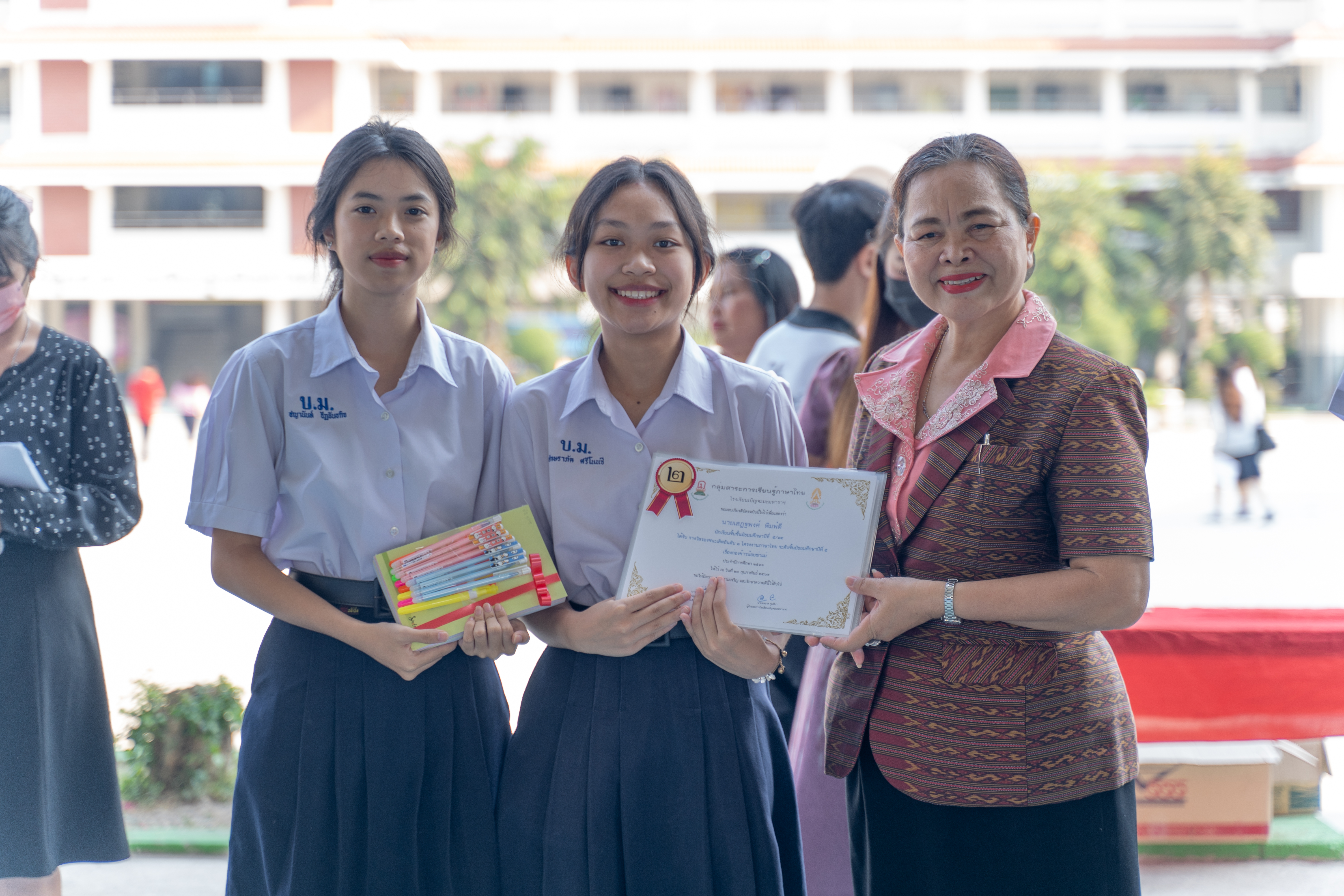 มอบรางวัลประกวดโครงงานภาษาไทย